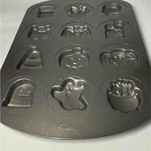 Wilton Halloween themed cookie small cake pan
